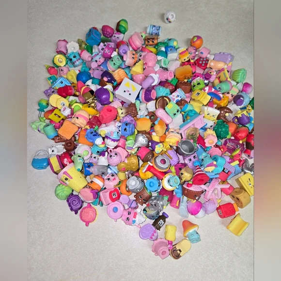 Shopkins Large Bundle 355 Pieces!!! - Picture 2 of 16